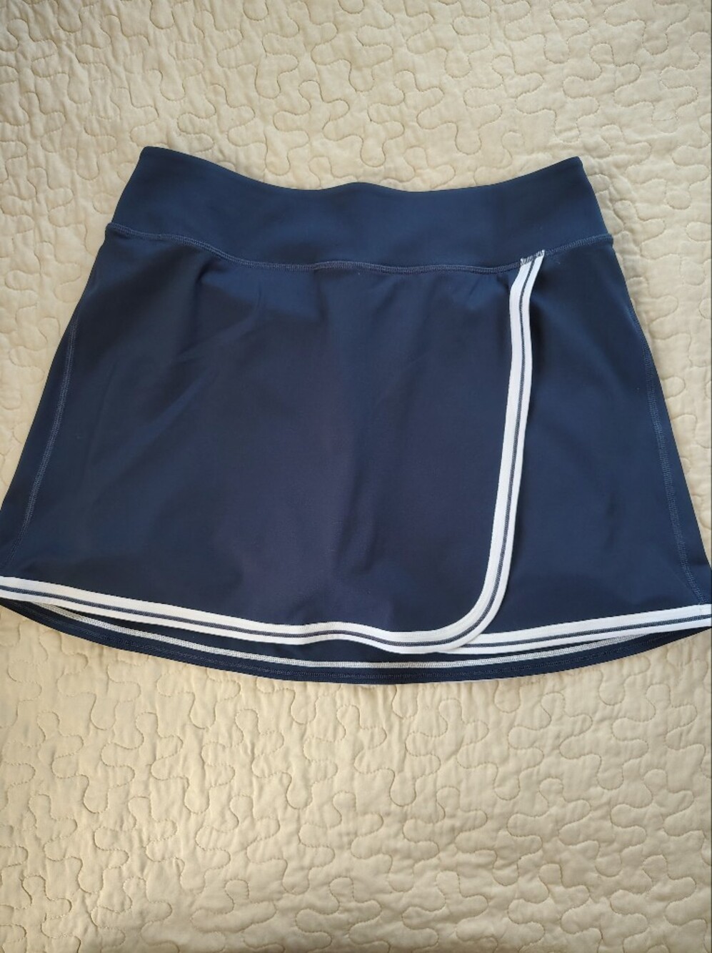 Athleta Crosscourt High Rise Tipped 14" Skort Navy Blue Medium